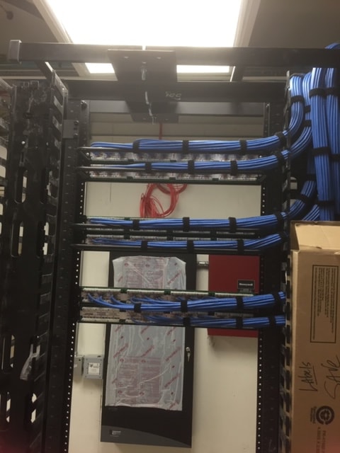 Structured cabling in server rack